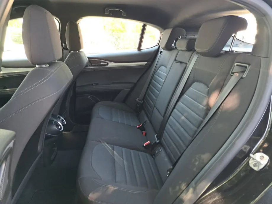 alfa romeo stelvio sprint 2,2 210 ks q4 - slika 19