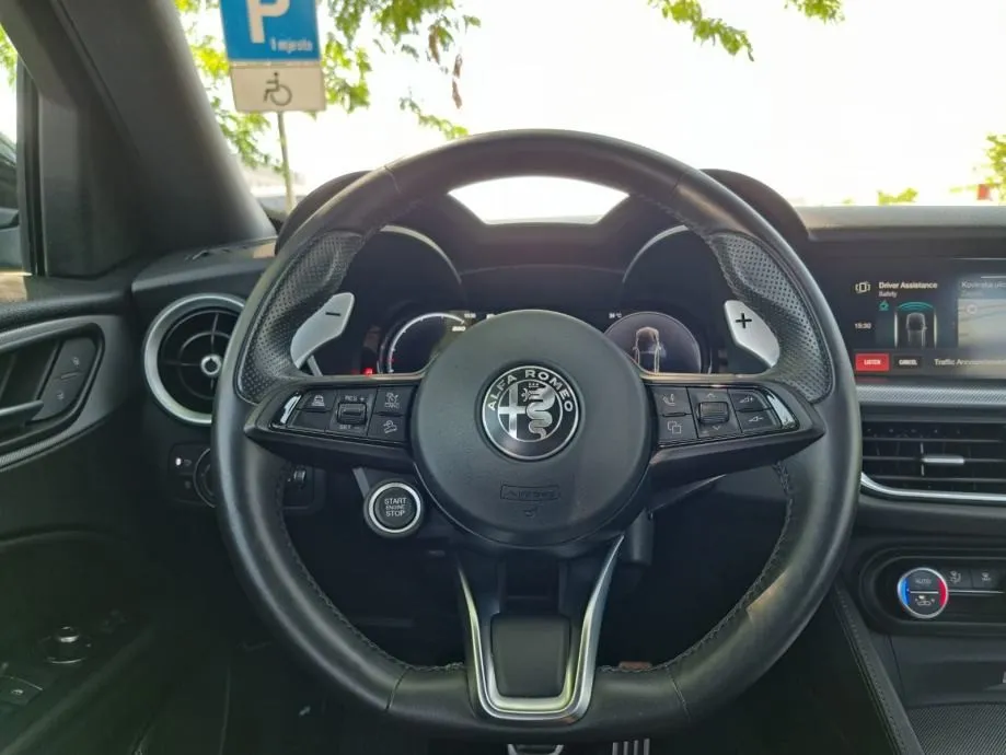 alfa romeo stelvio sprint 2,2 210 ks q4 - slika 9