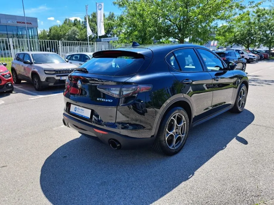 alfa romeo stelvio sprint 2,2 210 ks q4 - slika 5