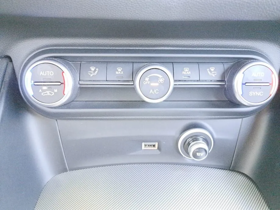 alfa romeo stelvio sprint 2,2 210 ks q4 - slika 13