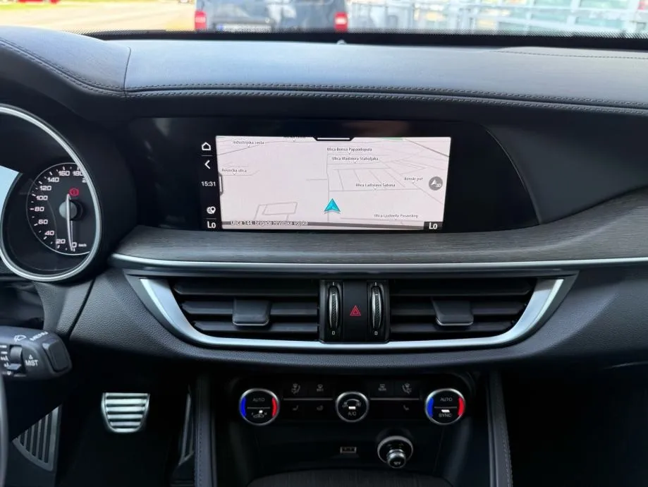 alfa stelvio 2.2 jtd q4 automatik °navi°kamera°koža°leasing bez učešća - slika 14