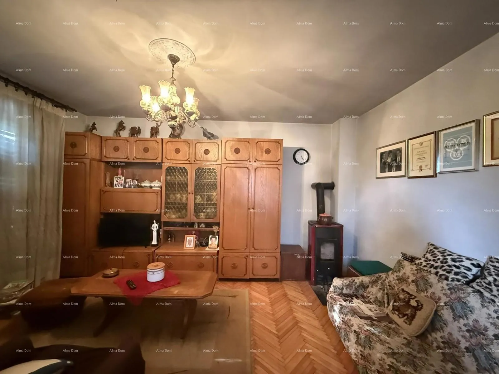 kuća šarmantna obiteljska kuća s velikom okućnicom i dodatnim građevinskim zemljištem u blizini barbana - slika 11