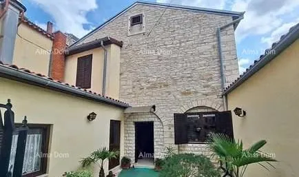 Kuća Kuća. Buje.