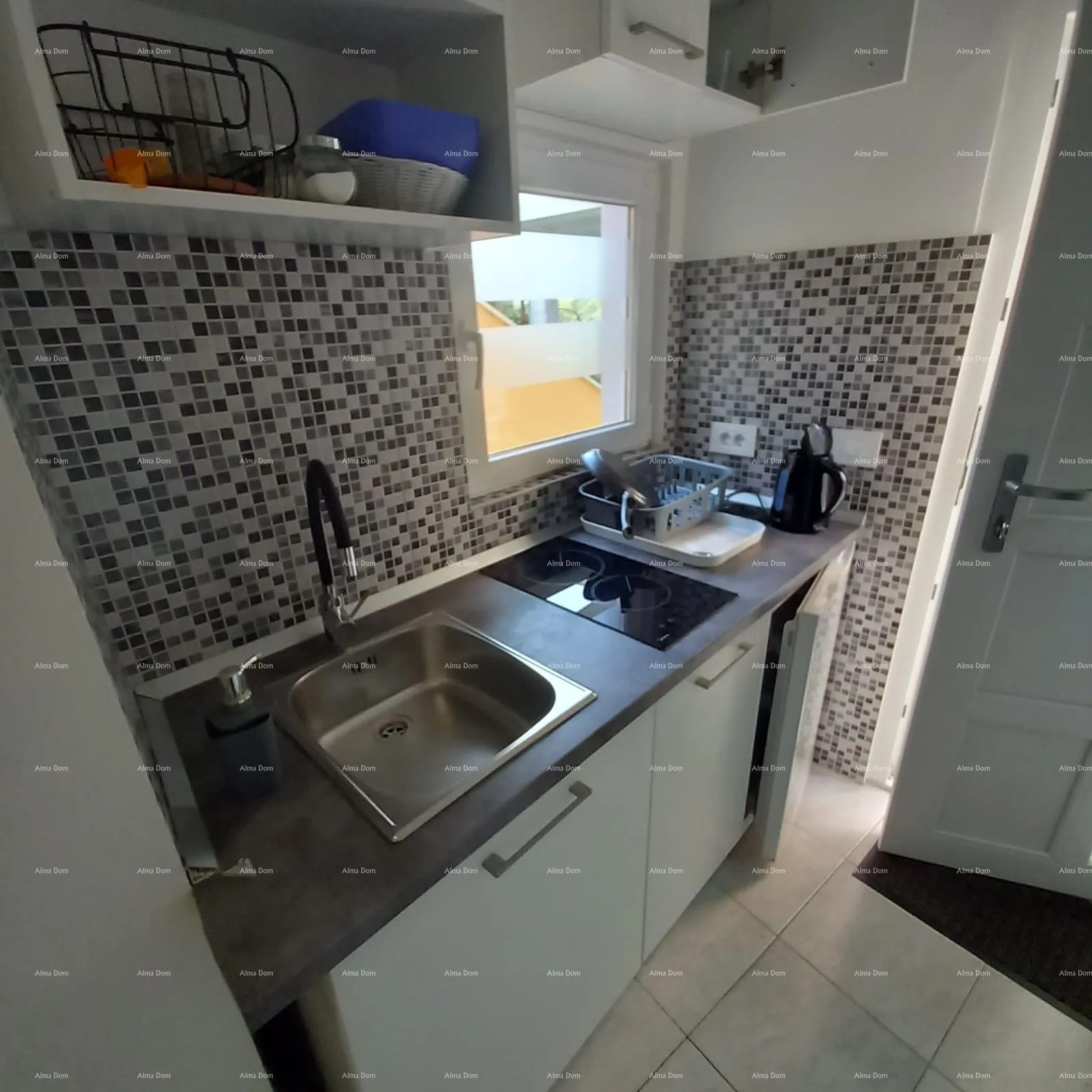 kuća prodaje se kuća sa 3 apartmana i dvorištem, blizu pule. pješčana uvala. - slika 17