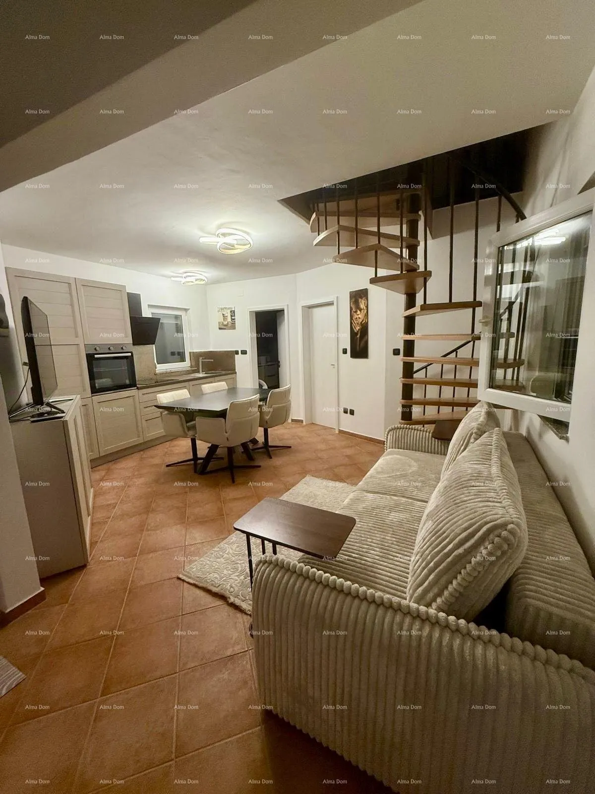 kuća prodaja - renovirana kuća na odličnoj lokaciji s dva apartmana i predivnim pogledom , medulin! - slika 12