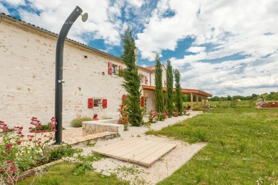 kuća prodaja: dvije povezane kuće s velikim dvorištem, blizina kanfanara - slika 4
