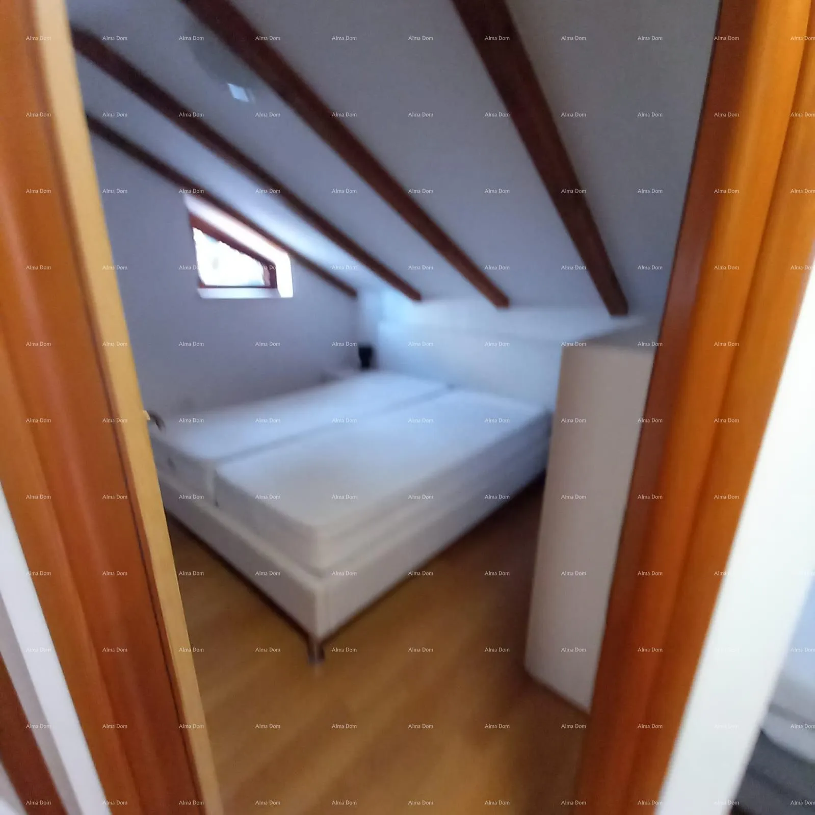 kuća prodaje se kuća sa 3 apartmana i dvorištem, blizu pule. pješčana uvala. - slika 28