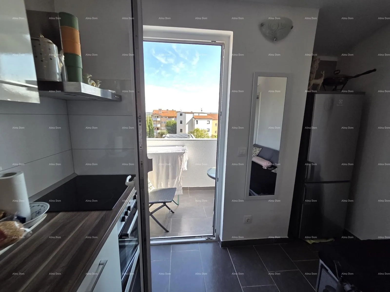 stan štinjan – dva apartmana u istoj zgradi - slika 10