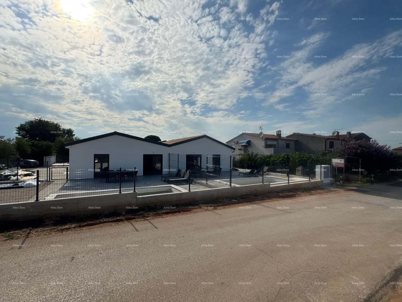 kuća prodaja- dvojna prizemnica s grijanim bazenom, poreč! - slika 8