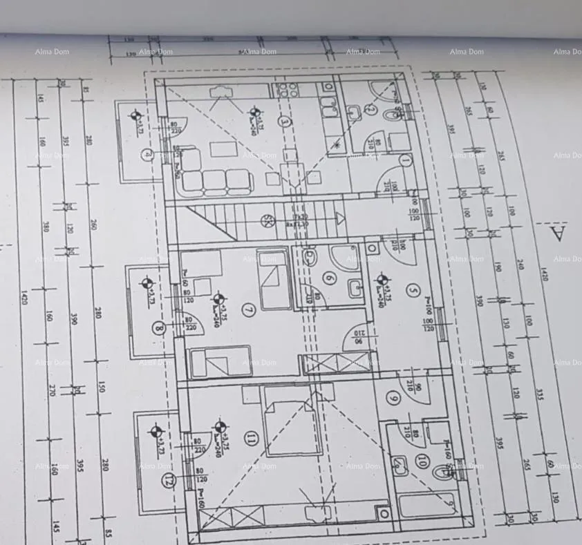 kuća umag. lijepa kuća sa šest apartmana. - slika 16