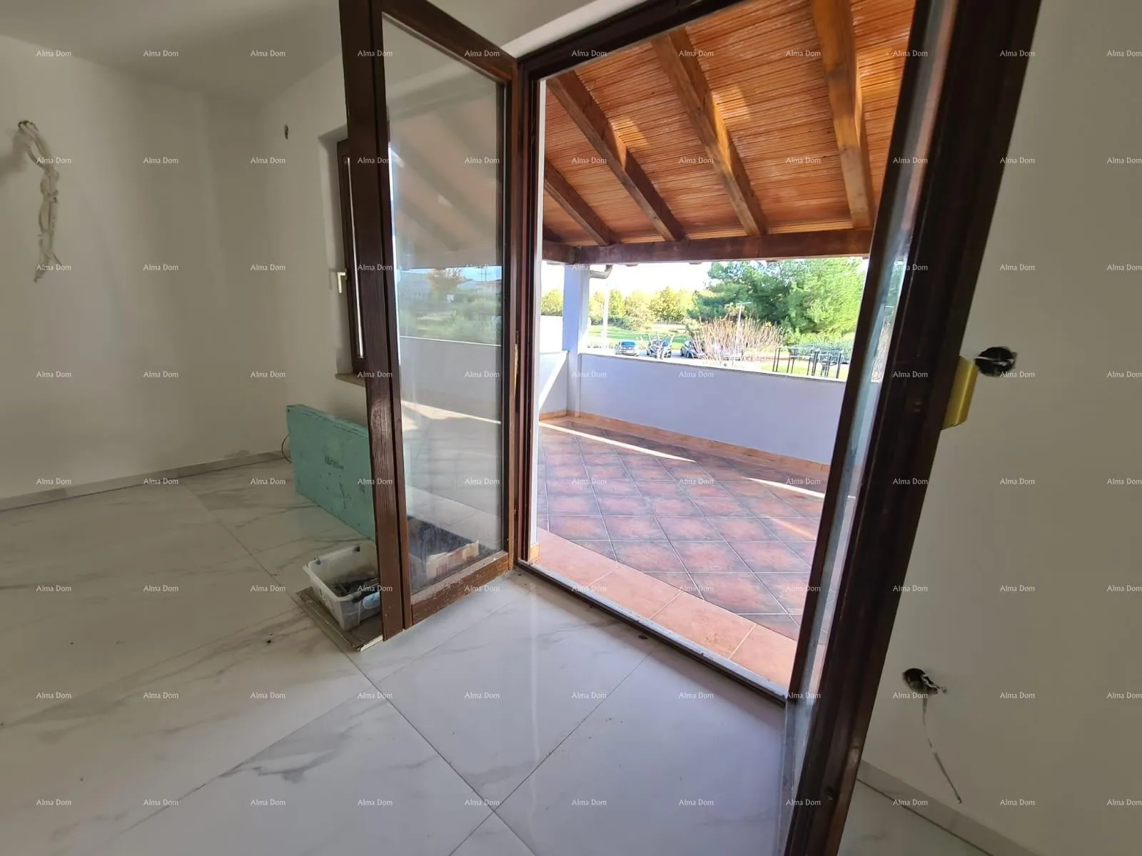 stan poreč – stan na katu s vrtom - slika 2