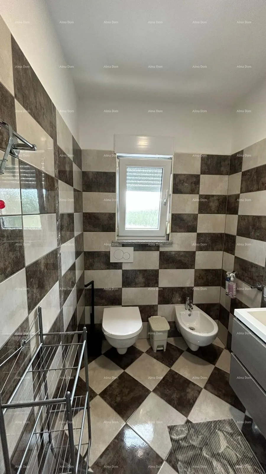 kuća prodajemo kuću sa više apartmana i bazenom. pula veli vrh. - slika 28