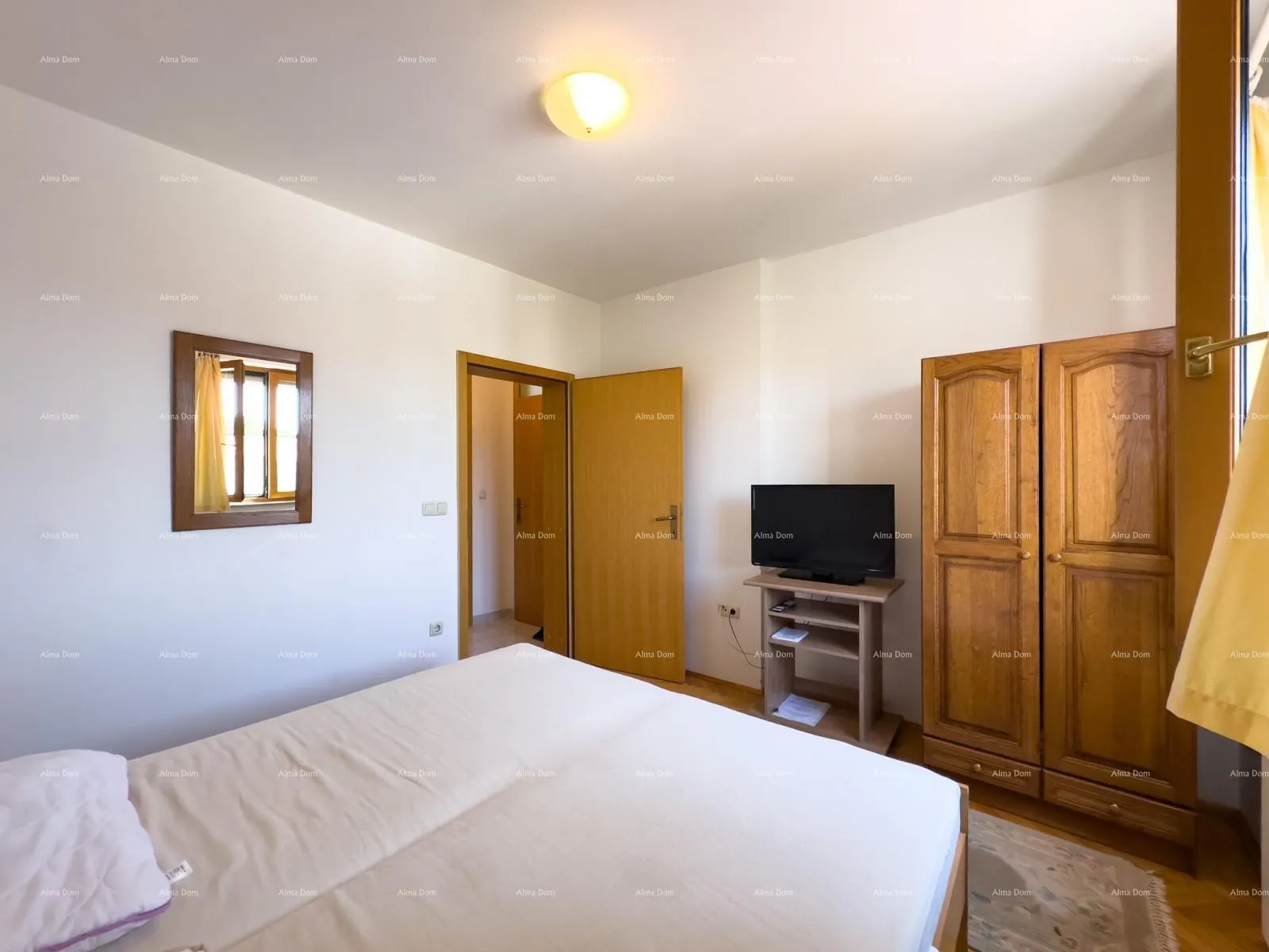 kuća prodajemo apartmansku kuću na mirnoj lokaciji u medulinu! - slika 32