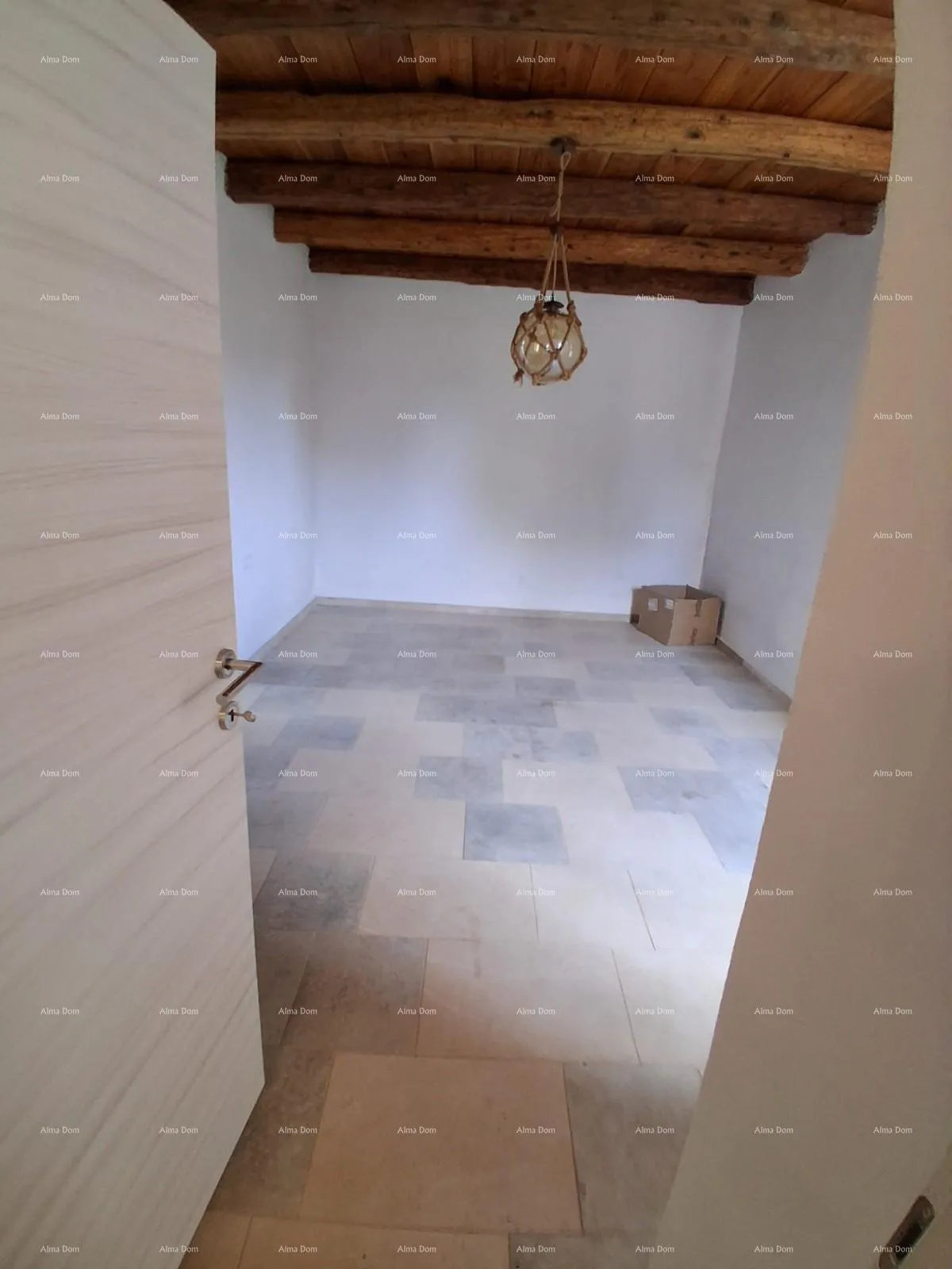 kuća prodaja - luksuzna kuća na velikoj okućnici s bazenom, wellness sobom i teretanom, blizina poreča! - slika 18