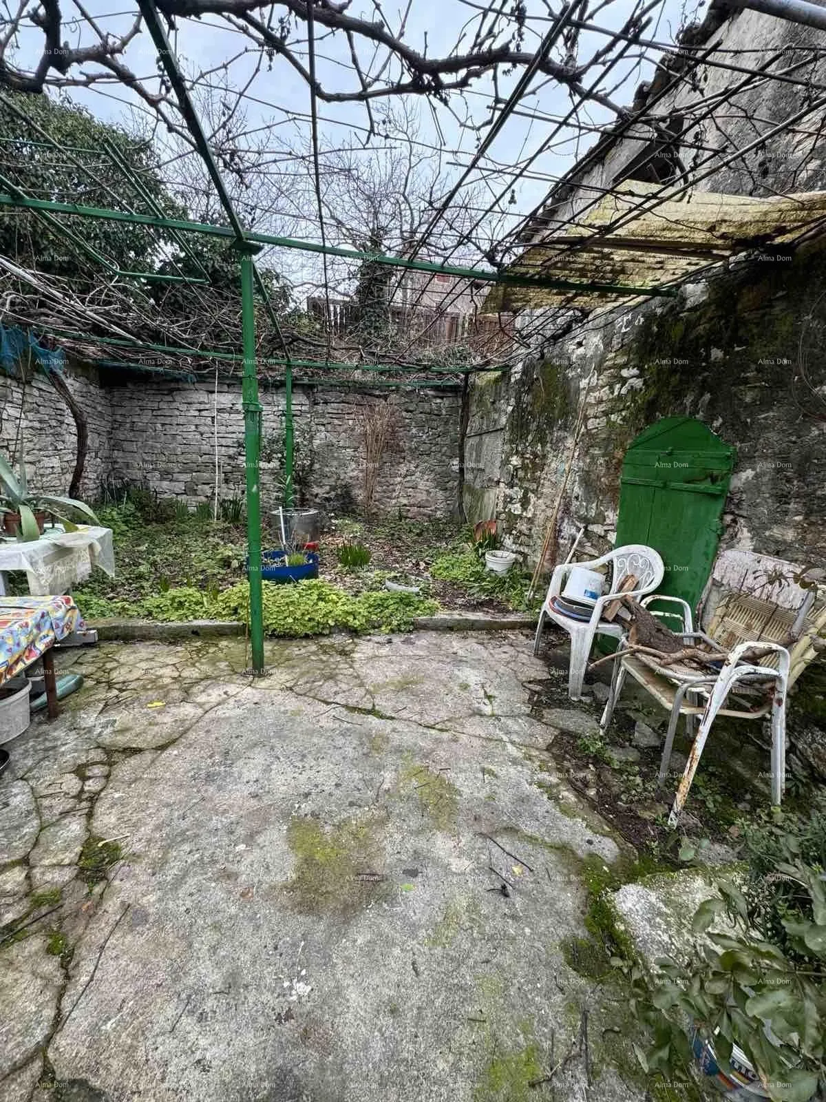 kuća prodaja kuće sa dvorištem u nepodrednoj blizini centra, buje! - slika 23