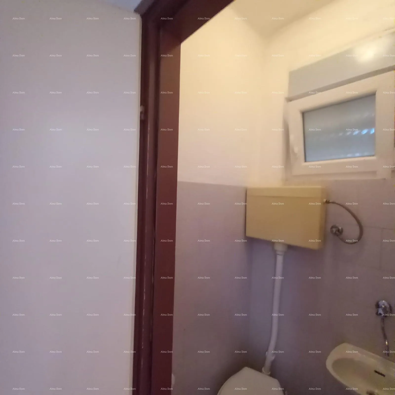 kuća prodaja, ližnjan , kuća u nizu sa tri apartmana. - slika 29