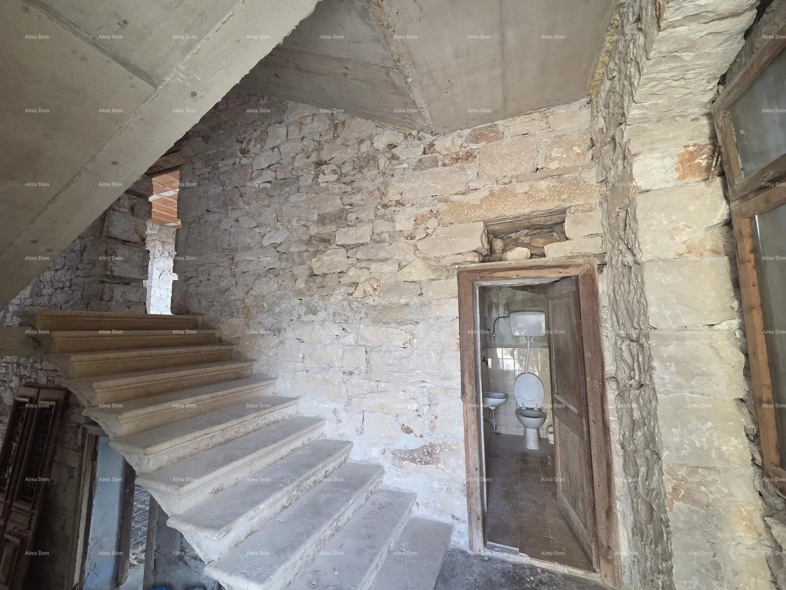 kuća kuća u mutvoranu – 300+ m² i zemljište 2.980 m² - slika 22