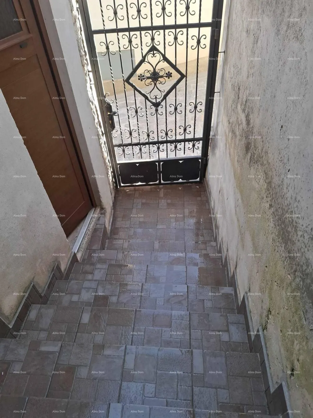 kuća prodaje se kamena kuća u nizu, nanovo obnovljena, buje! - slika 2