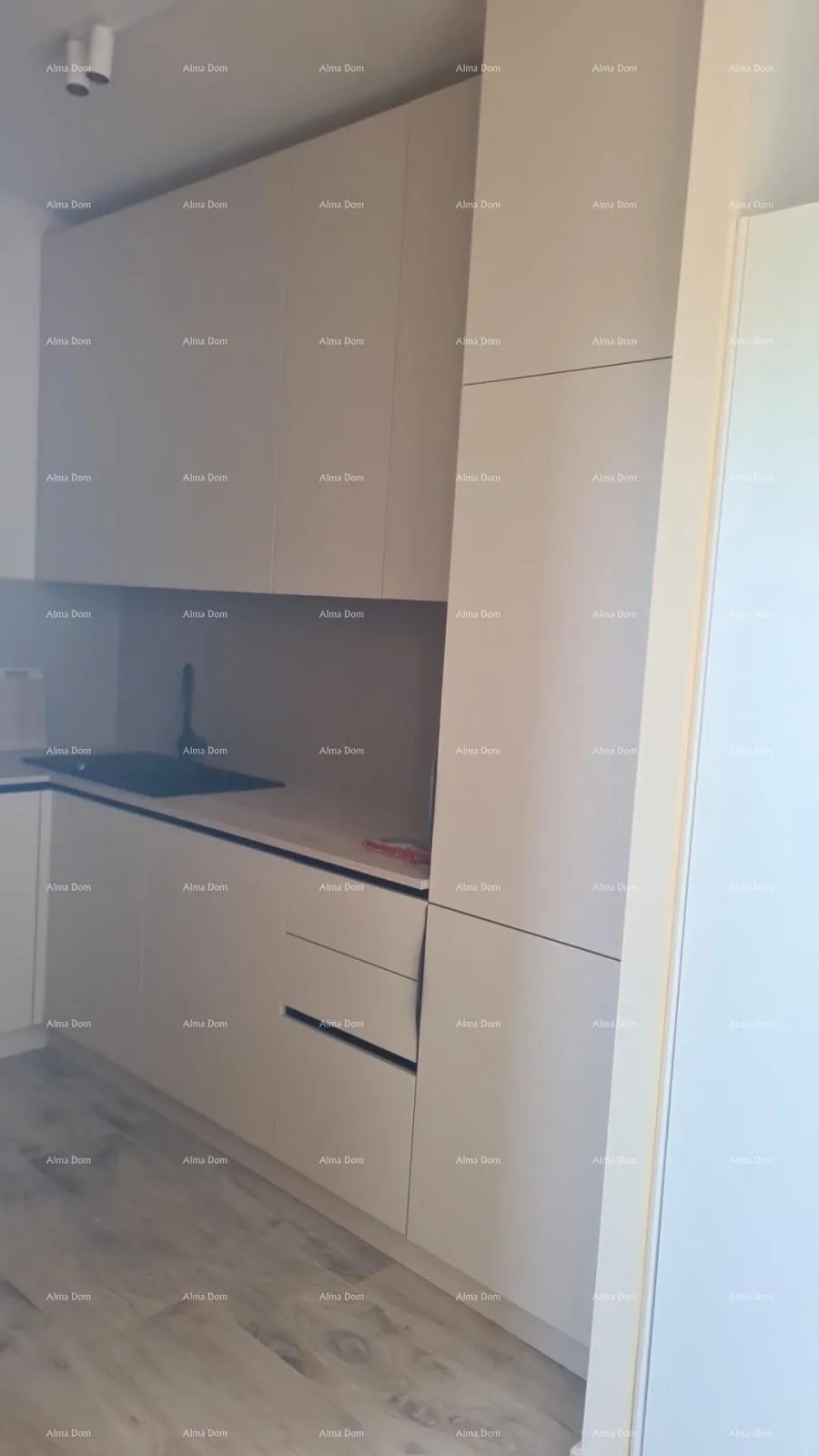 stan moderan apartman u bloku e, s parkirnim mjestom i spremištem blizina umaga! - slika 8