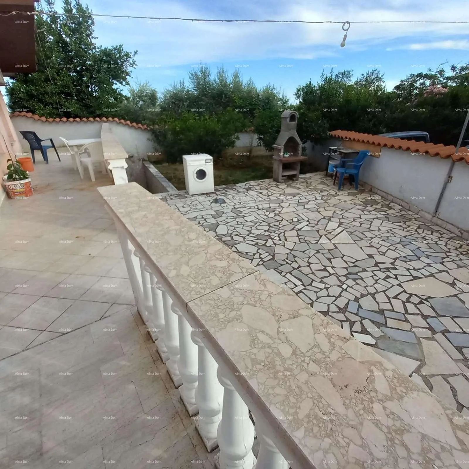kuća prodaja, ližnjan , kuća u nizu sa tri apartmana. - slika 47