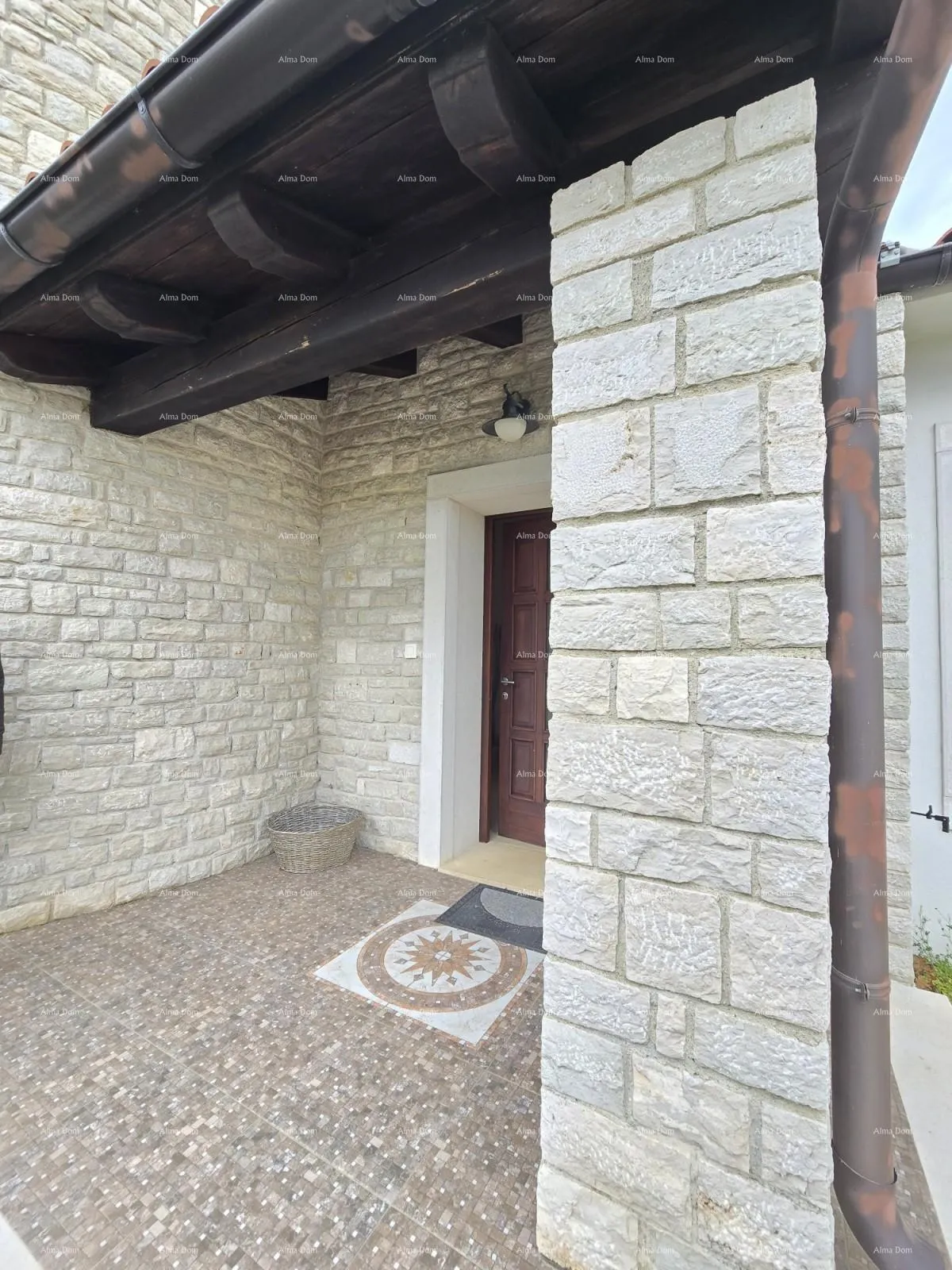 kuća blizina mjesta marčane. samostojeća kuća na velikoj parceli s grijanim bazenom! - slika 8