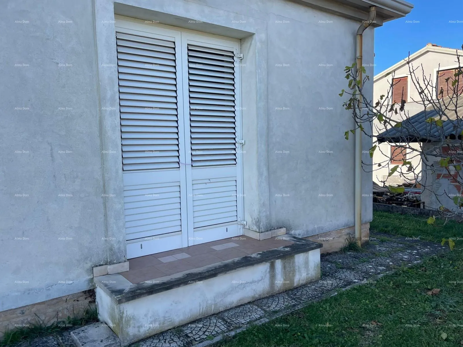 kuća umag! kuća s velikom okućnicom i terasom. - slika 2