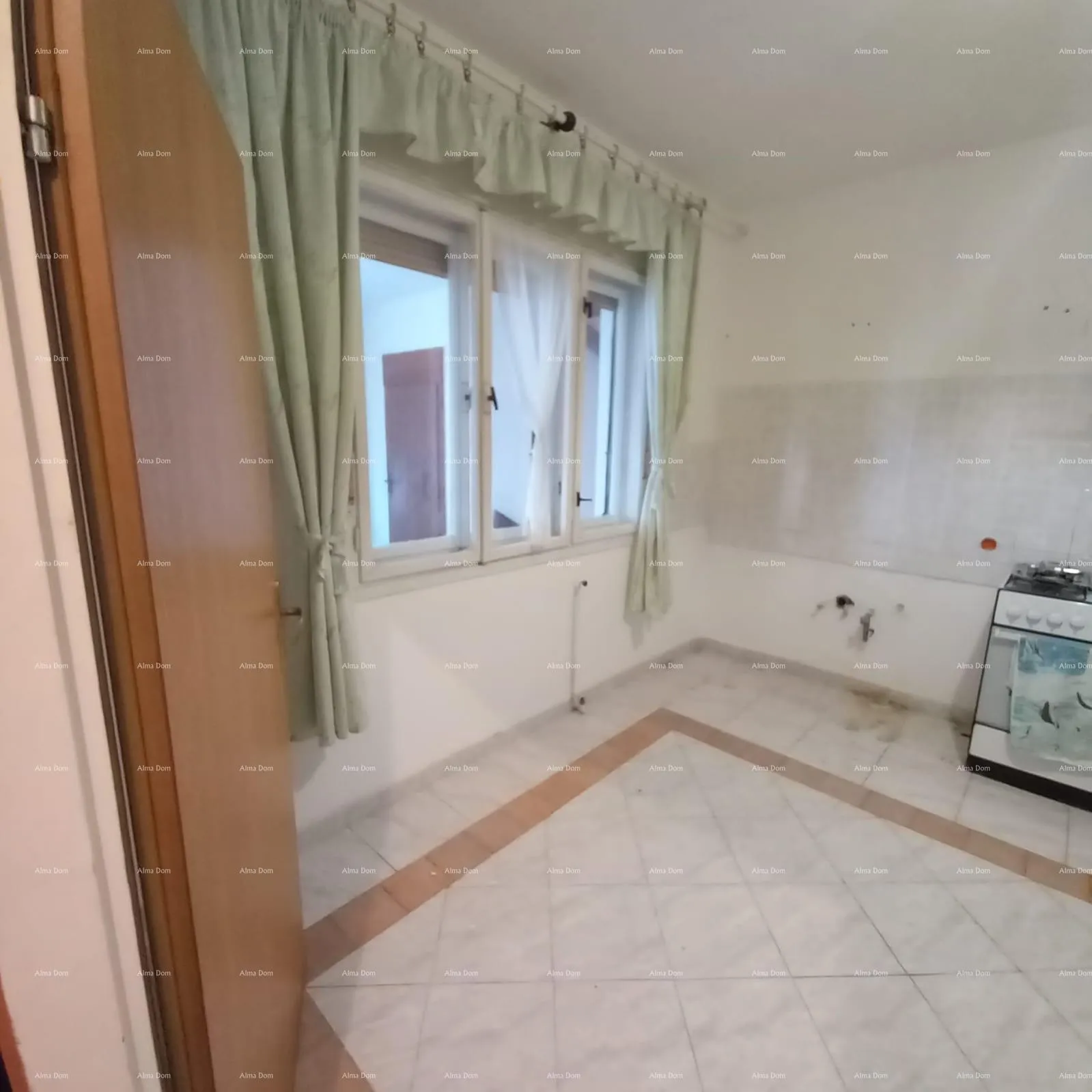 kuća prodaje se kuća sa tri stana, umag - slika 9