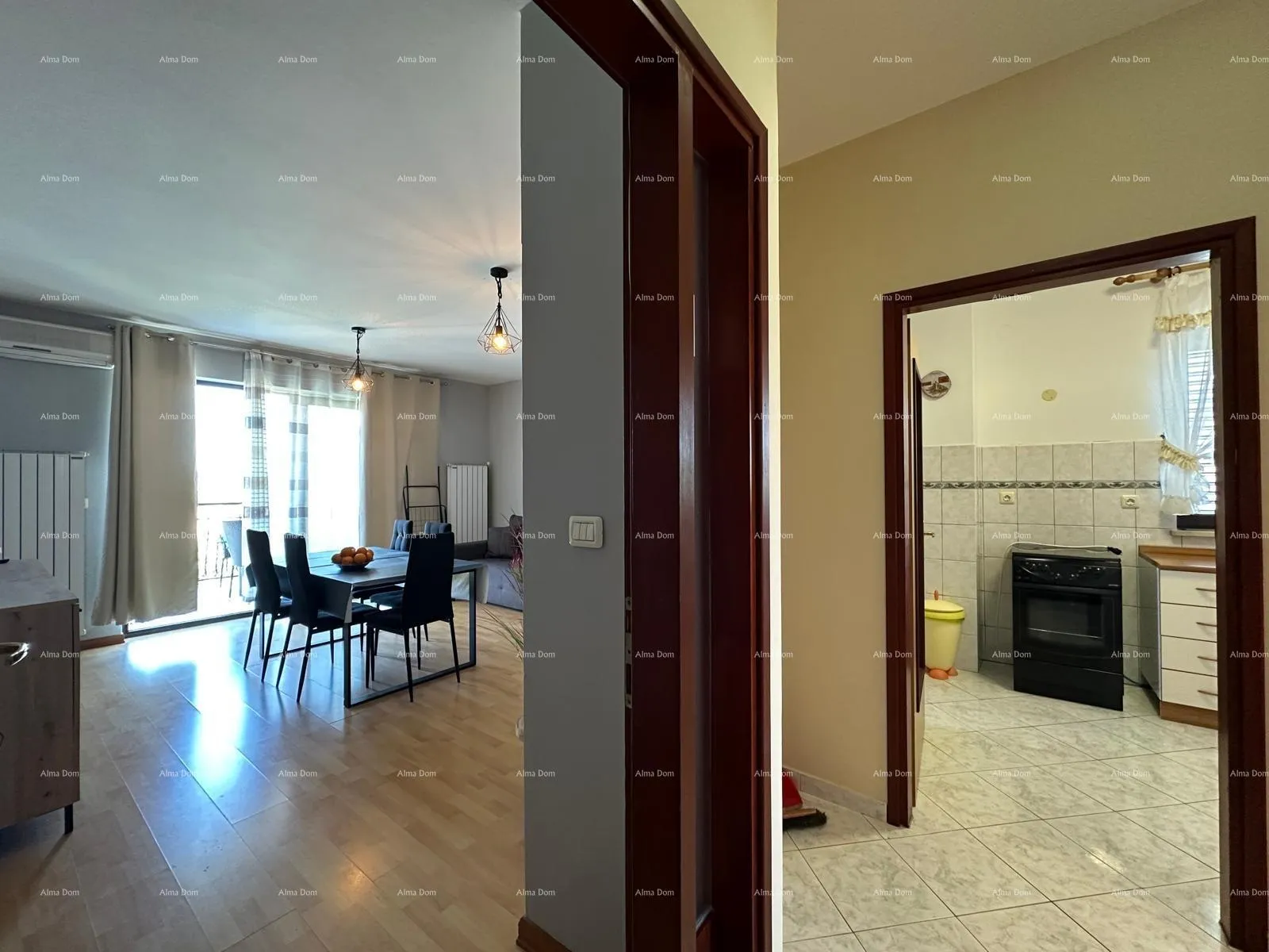 kuća prodajemo kuću sa pet apartmana na odličnoj lokaciji! - slika 17
