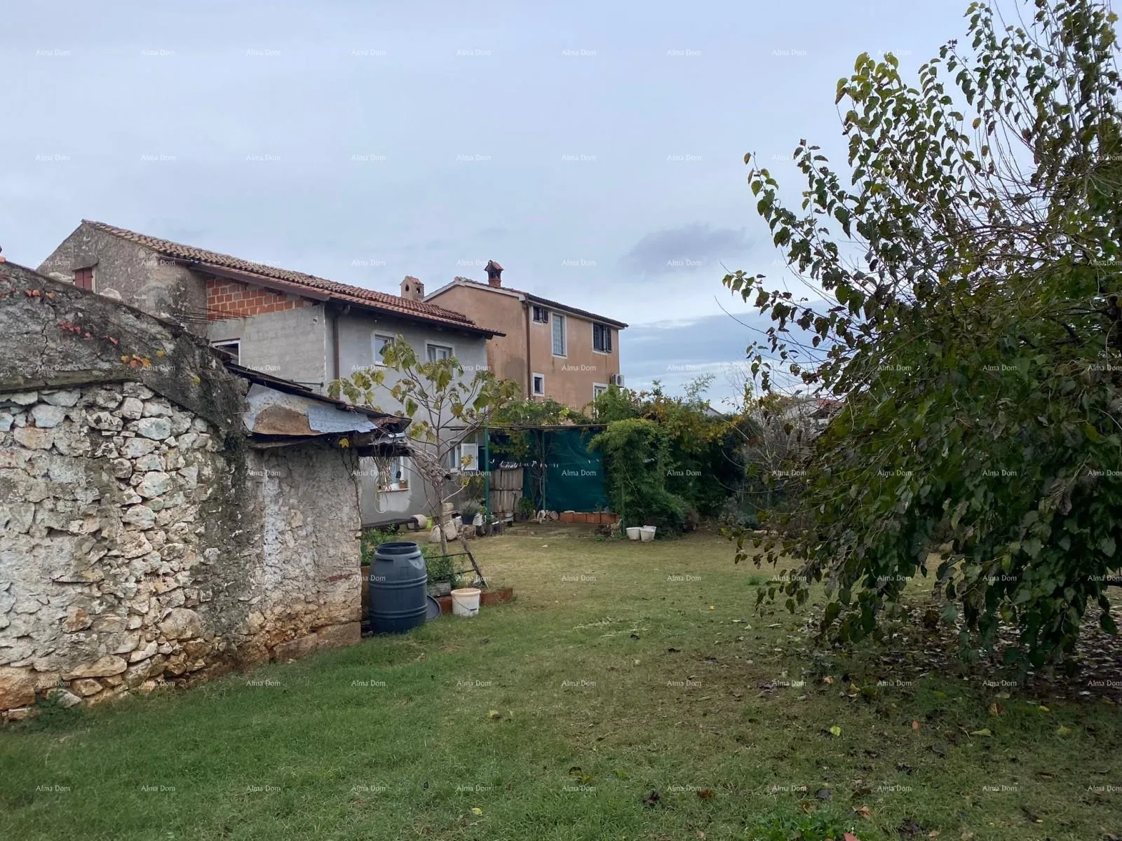kuća prodaja dvojne kuće sa pomoćnim objektom (manja kuća) i zemljištem, pula! - slika 4