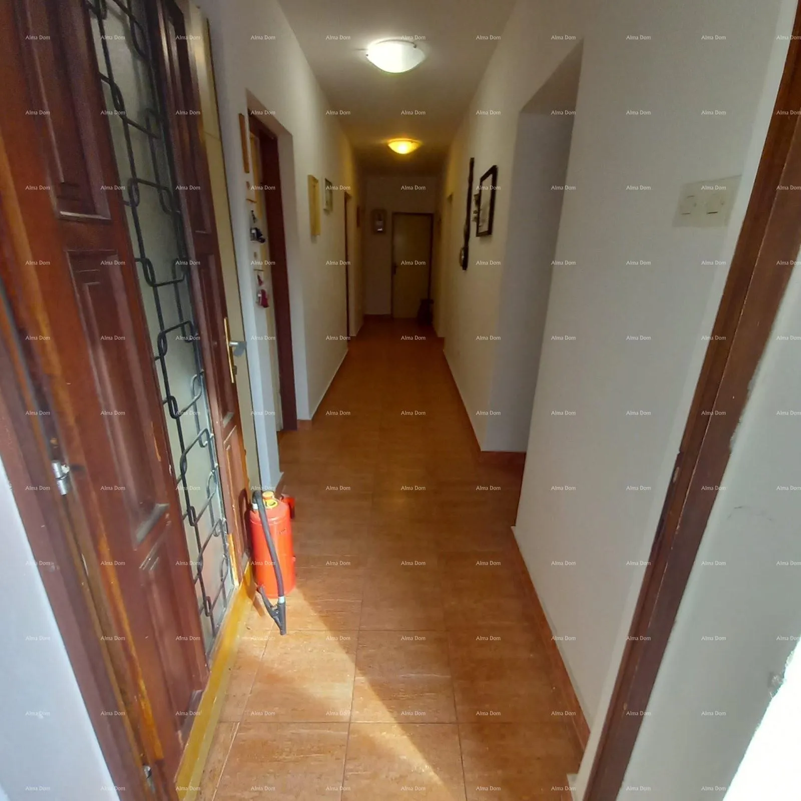 kuća prodaja, ližnjan , kuća u nizu sa tri apartmana. - slika 20