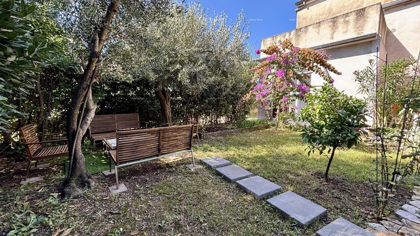 Stan PULA, centar – prodaja / stan 55 m² s vrtom i parkirnim mjestom