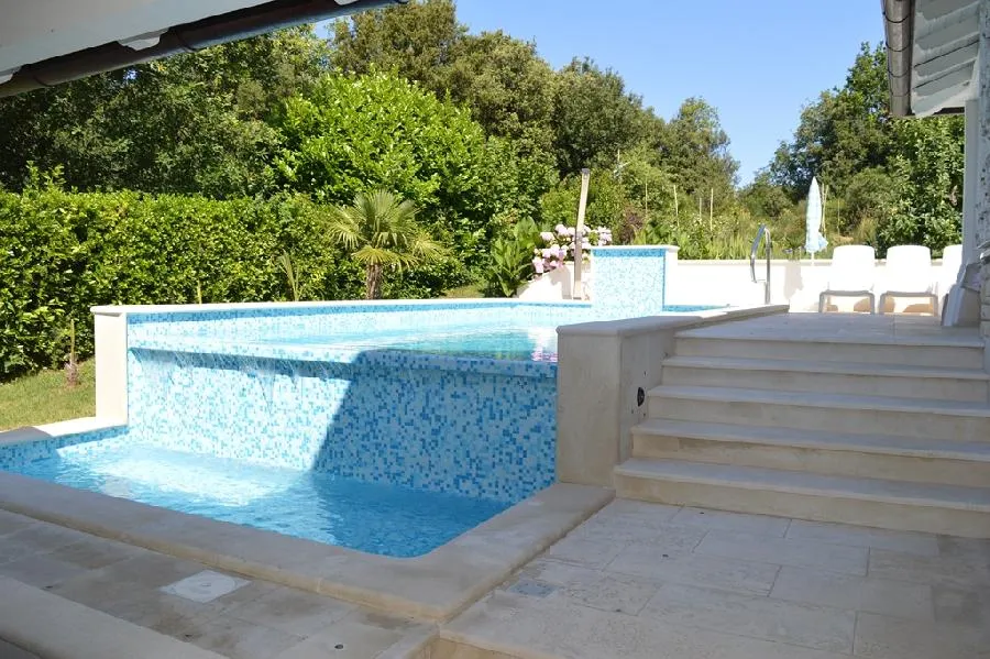 kuća vila u pješčanoj uvali samo 100 m od mora !! - slika 3