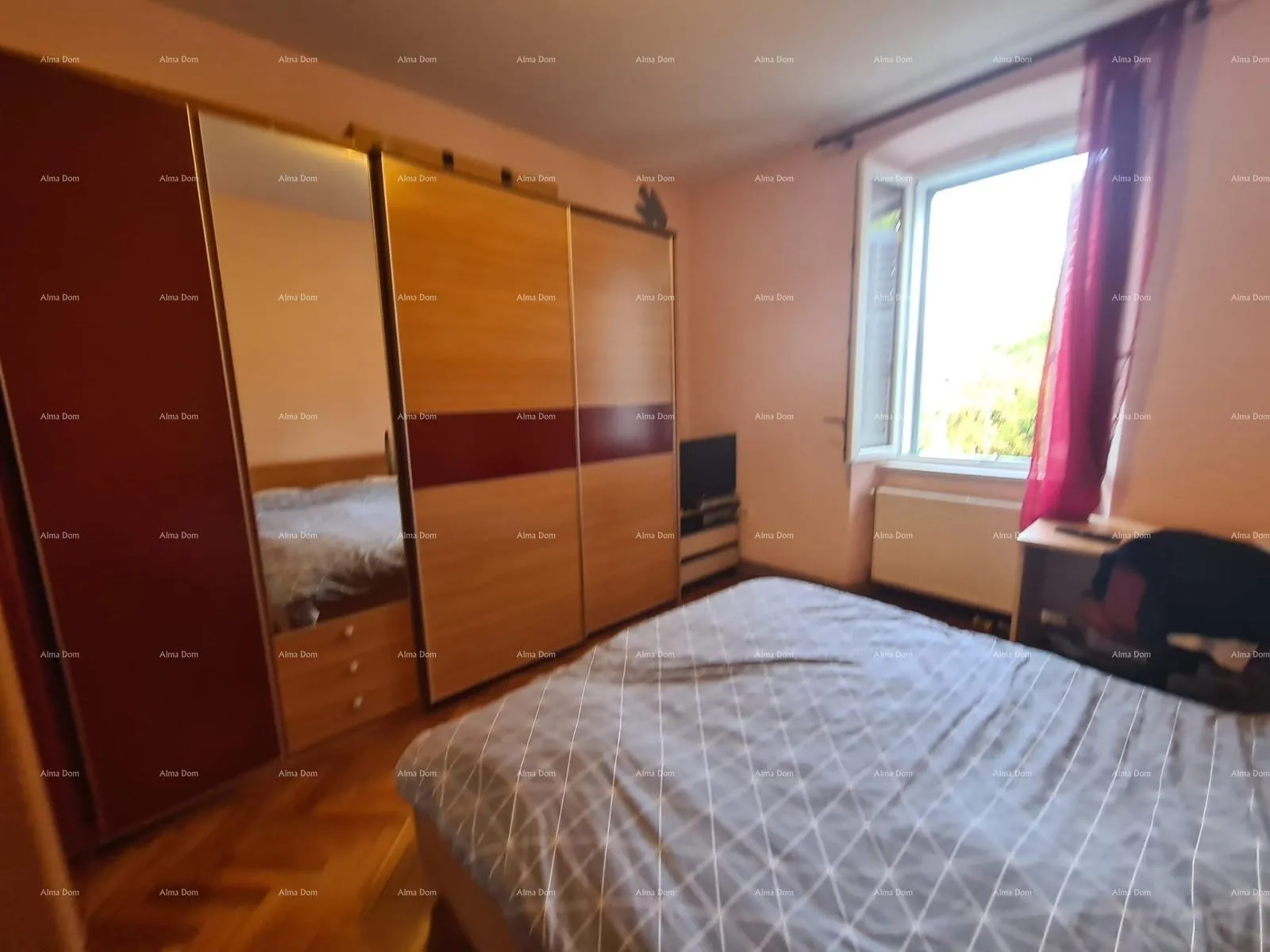 stan prostran trosobni stan površine 81 m², neposredna blizina suda, pula veruda - slika 8