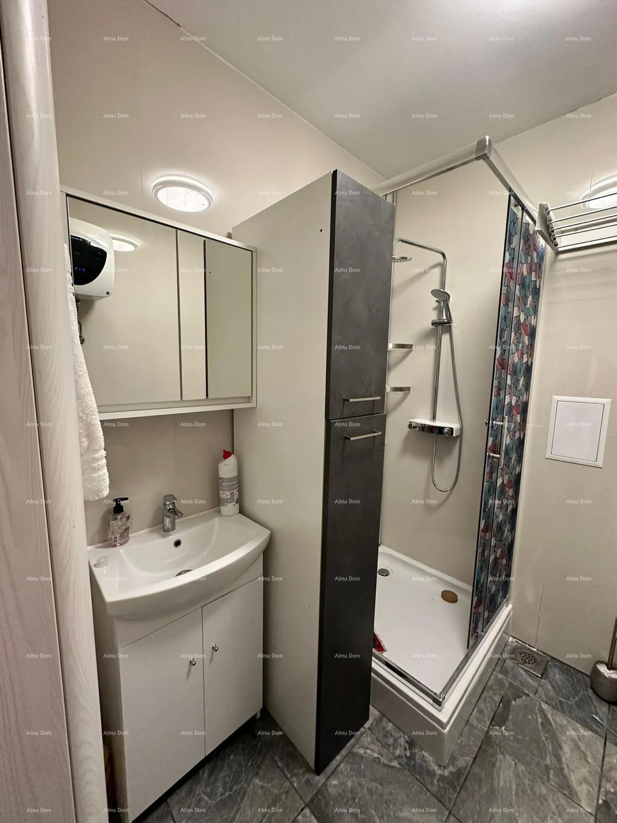 stan renovirani stan u centru pule, 50 m² s podnim grijanjem i modernim dizajnom - slika 4