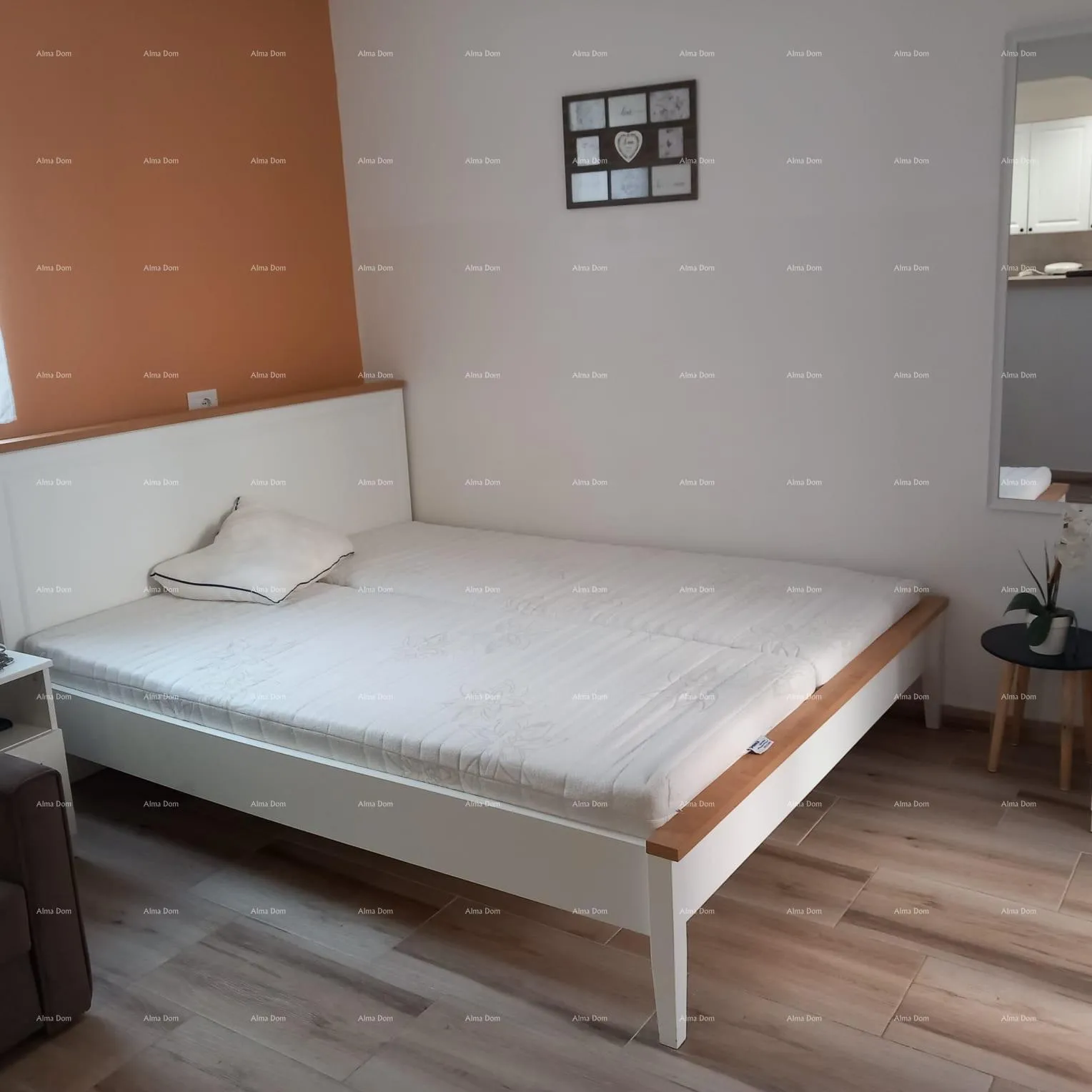 kuća prodaje se kuća sa 3 apartmana i dvorištem, blizu pule. pješčana uvala. - slika 9