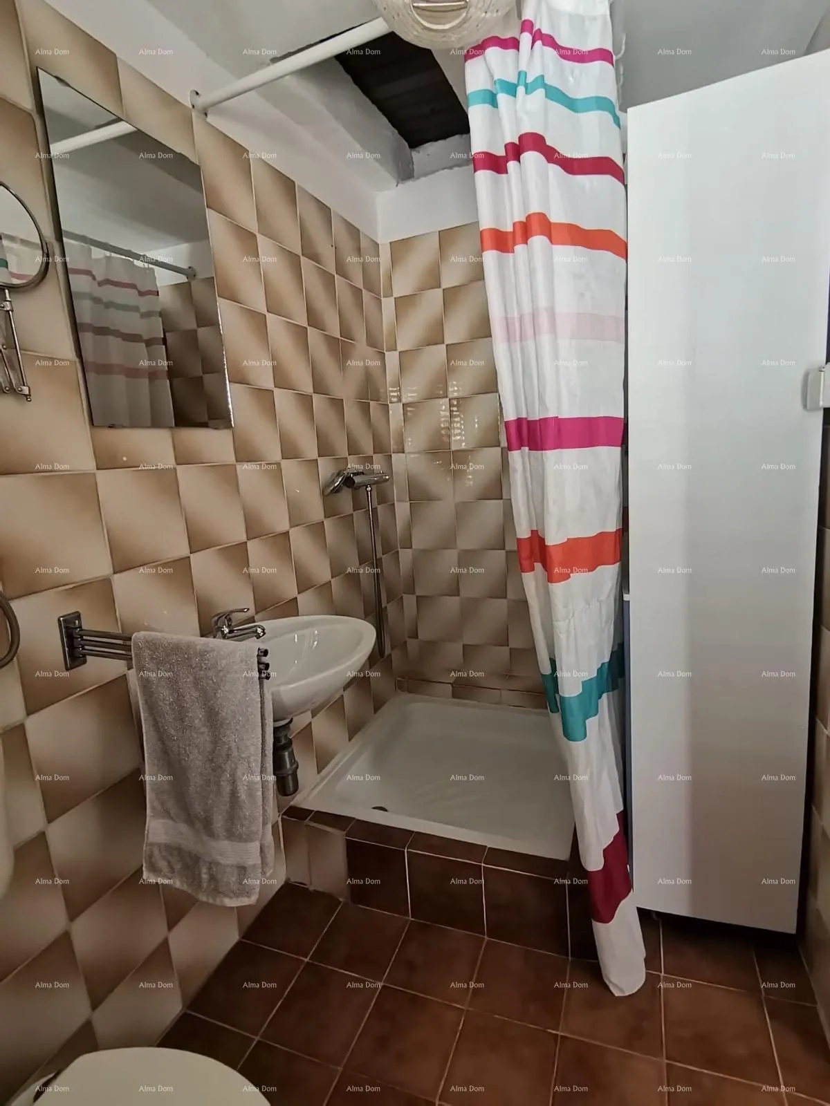 kuća prodaja kuće na tri etaže, medulin! - slika 7