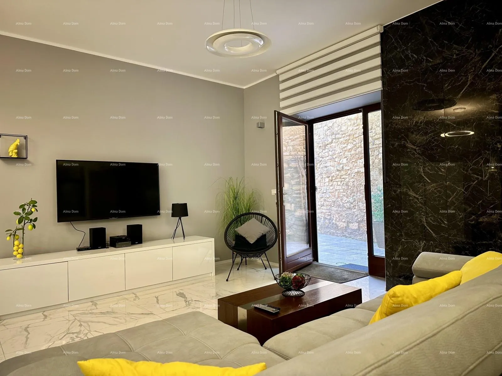 kuća prelijepa kuća s tri etažirana apartmana u staroj jezgri grada, poreč! - slika 8