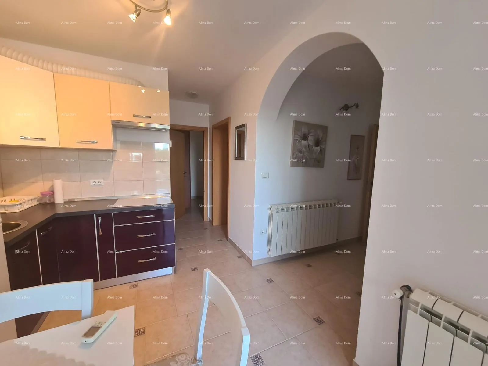 Stan Prodaje se šarmantan stan u prizemlju, 60 m², Duga Uvala