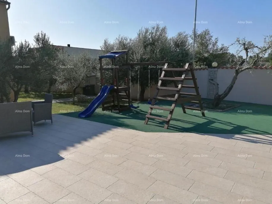 kuća prodaje se prekrasna vila sa bazenom u banjolama - slika 20