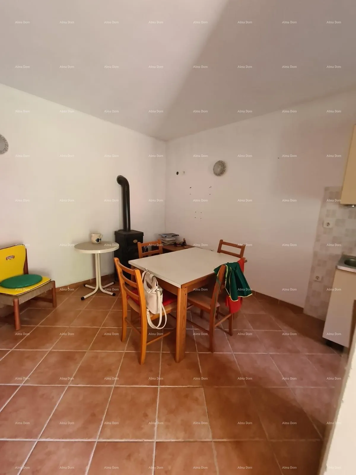kuća prodaja kuće sa dvorištem i velikim zemljištem, barban - slika 10