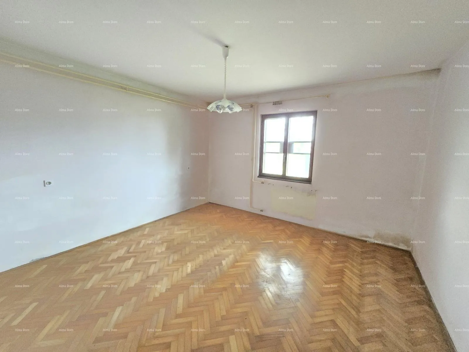 kuća prostrana kuća u blizini pule ! dva stana- 2500 m² zemljišta! - slika 9