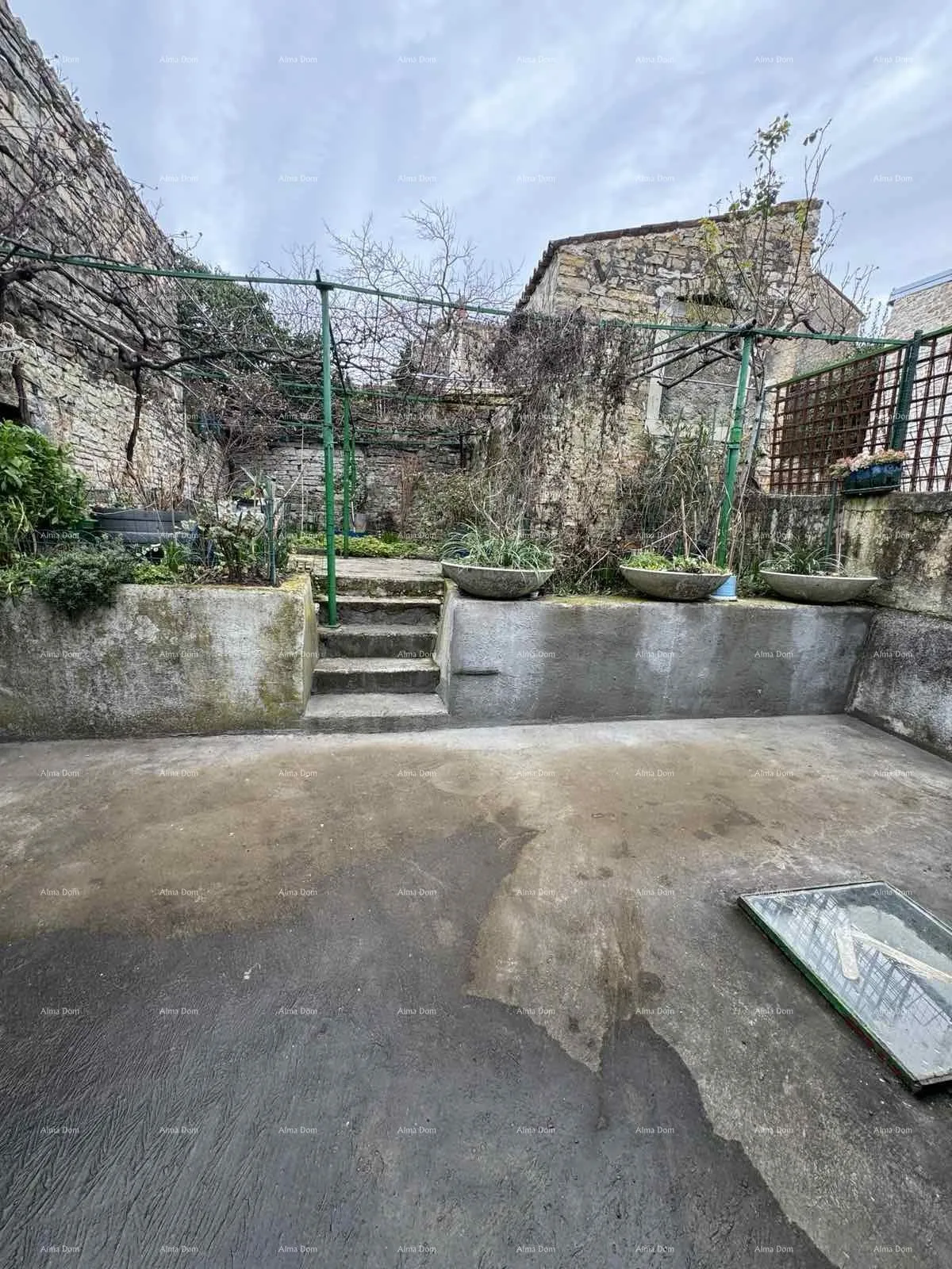 kuća prodaja kuće sa dvorištem u nepodrednoj blizini centra, buje! - slika 24