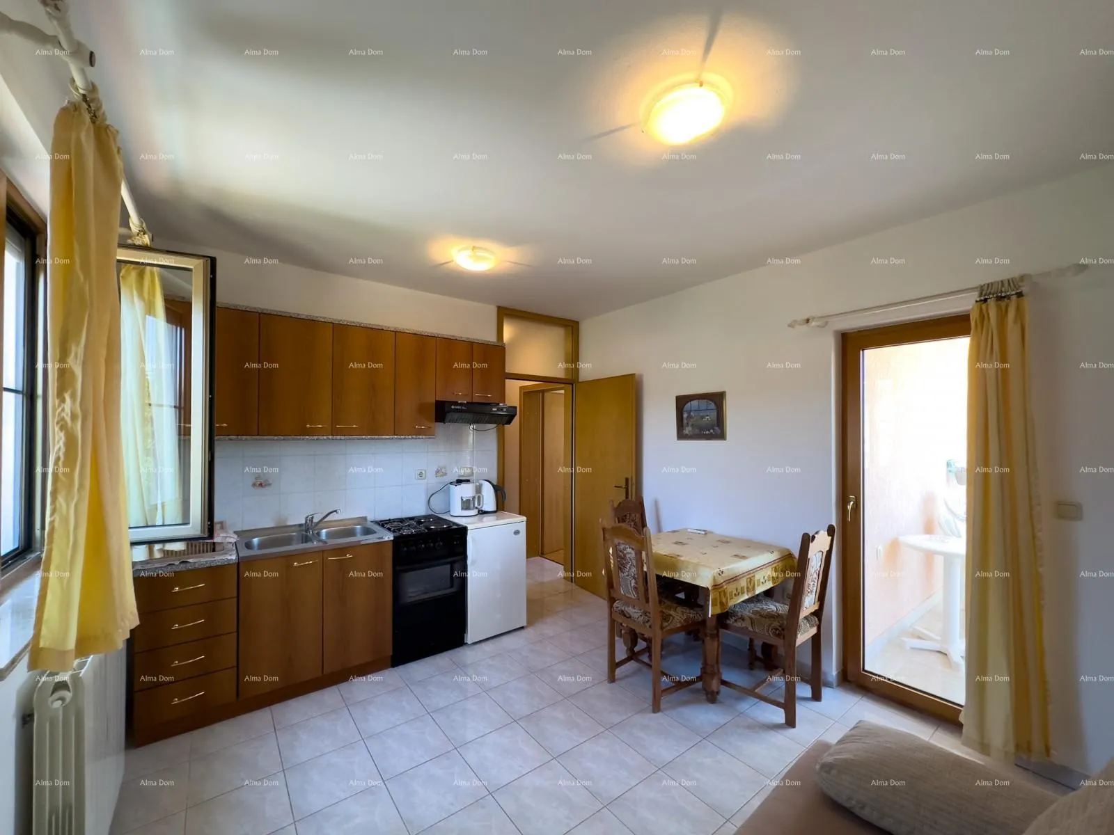 kuća prodajemo apartmansku kuću na mirnoj lokaciji u medulinu! - slika 27