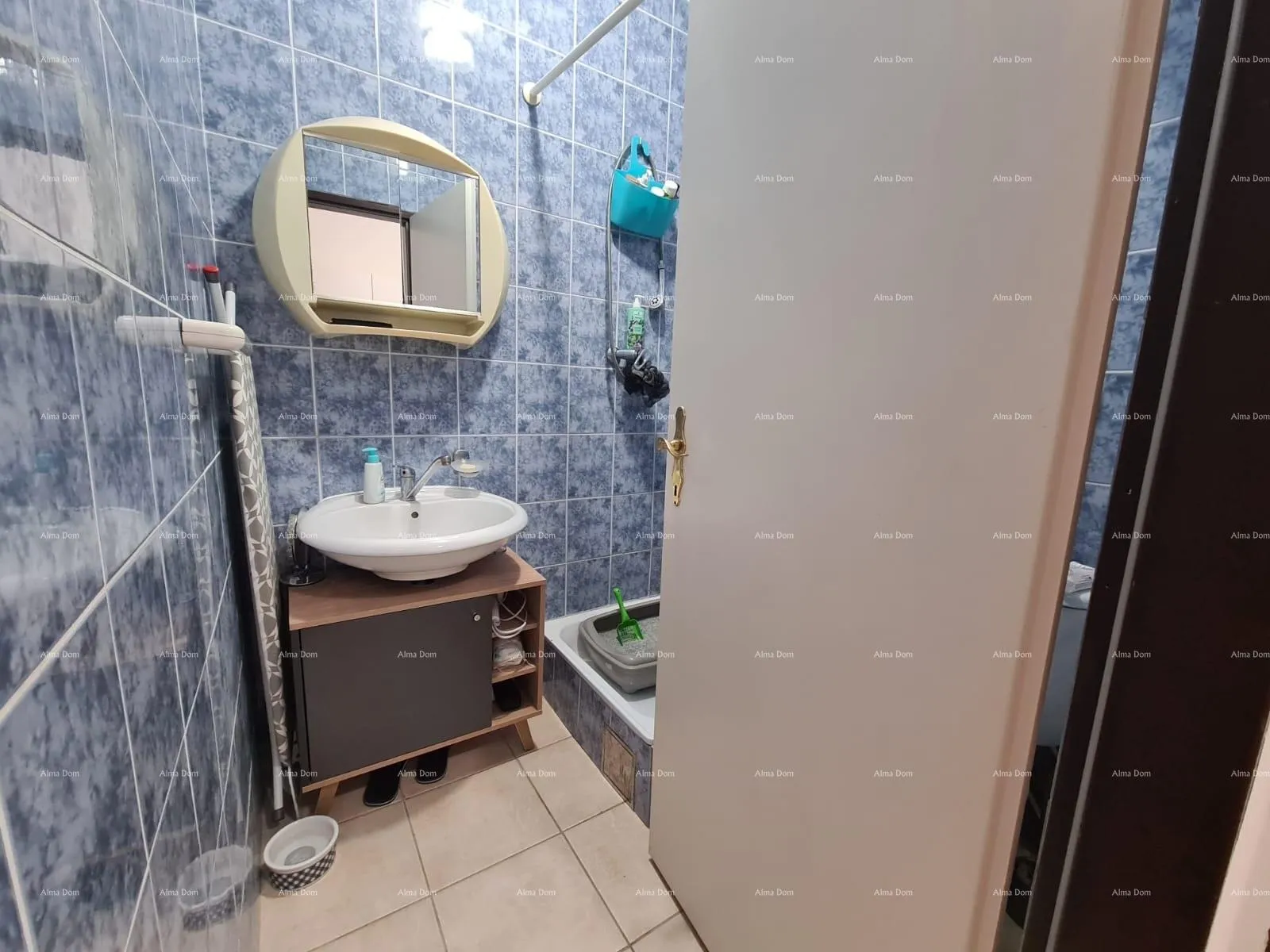 stan prizemni apartman s lođom i bazenom. medulin. - slika 18
