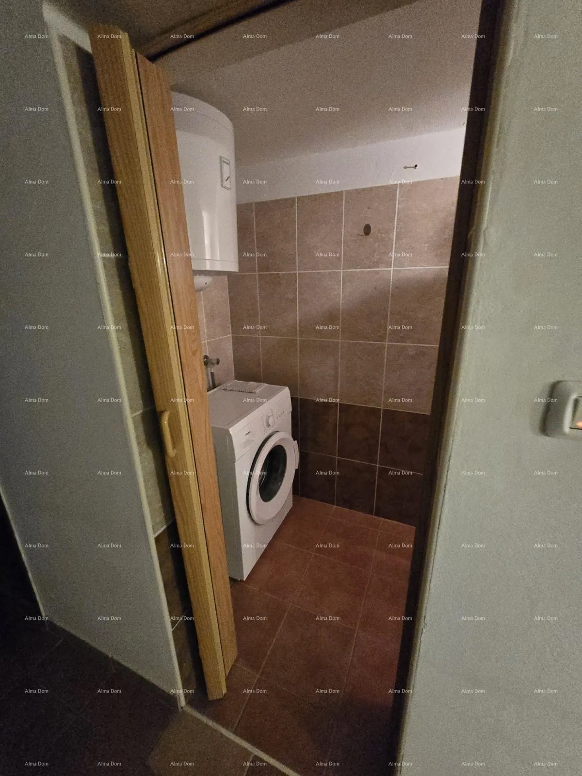 kuća novigrad - prodaja dva stana u obiteljskoj kući - slika 9