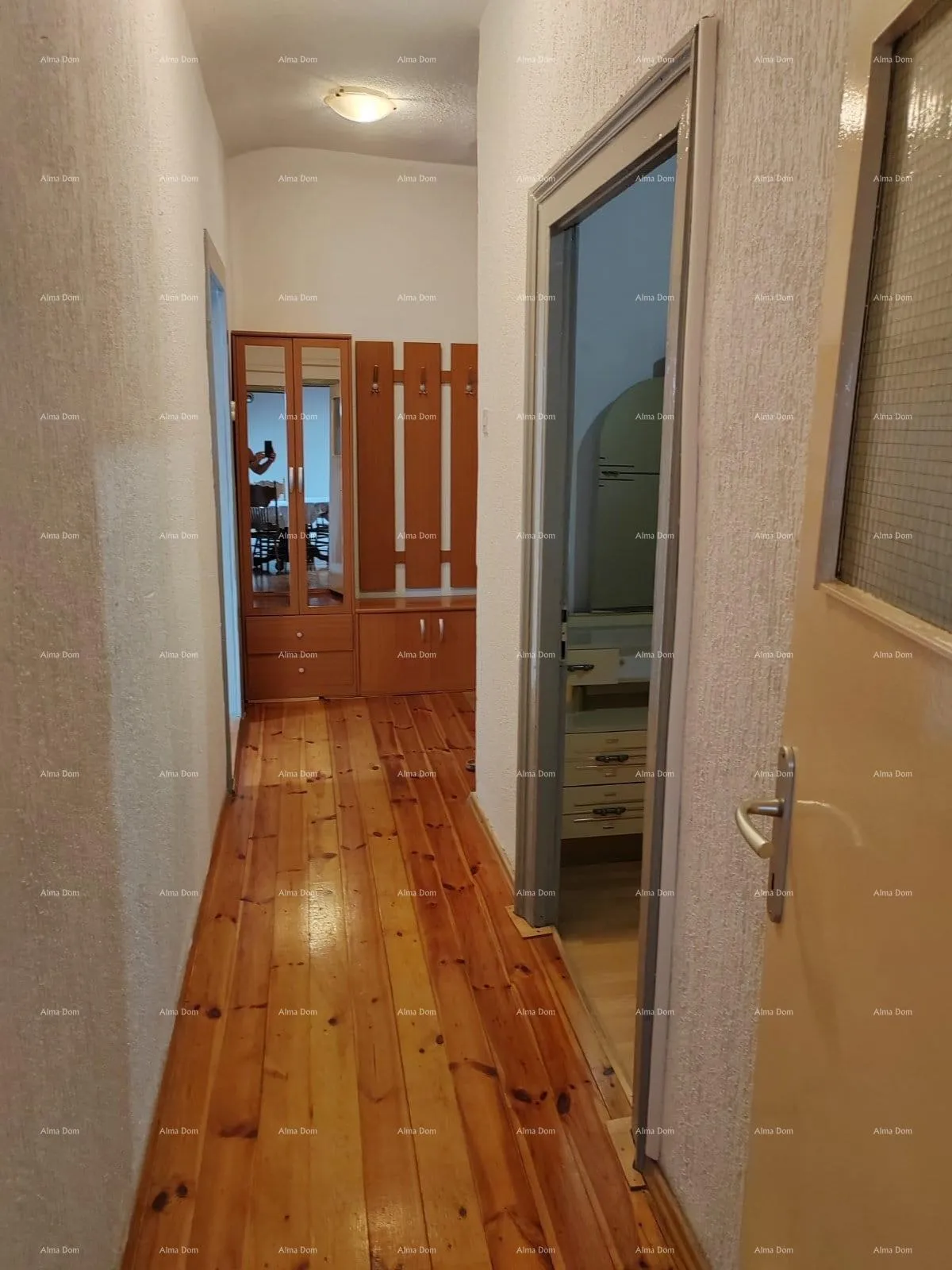 stan centar pule ! pješačka zona. 200 metara do zlatnih vrata. - slika 6