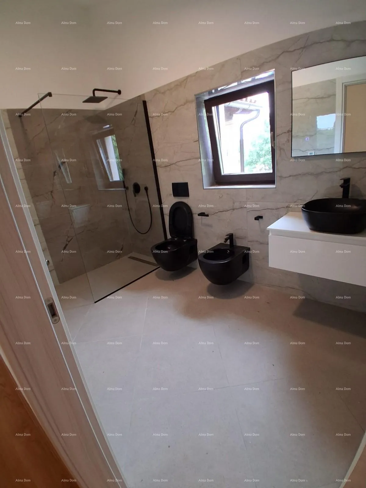 kuća prodaja - luksuzna kuća na velikoj okućnici s bazenom, wellness sobom i teretanom, blizina poreča! - slika 26