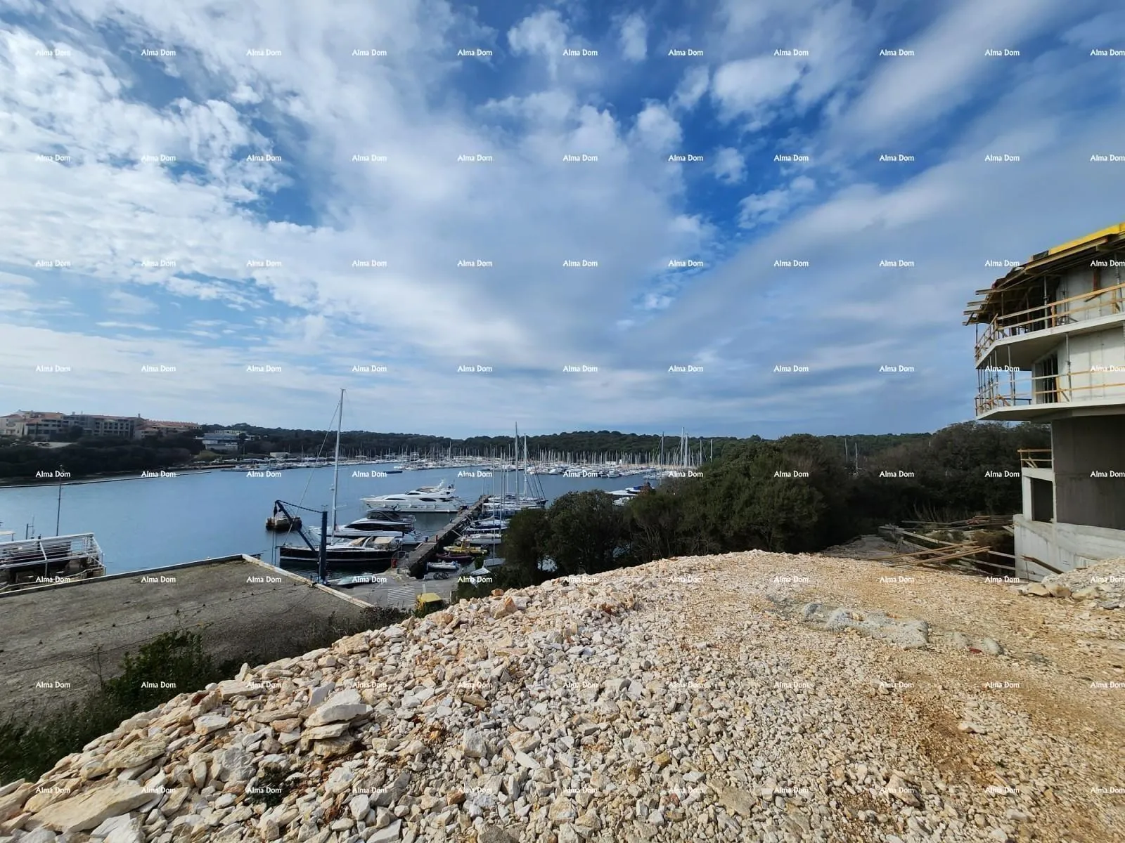 stan prodaja modernih stanova u eksluzivnoj zgradi sa pogledom na marinu, pula! - slika 13