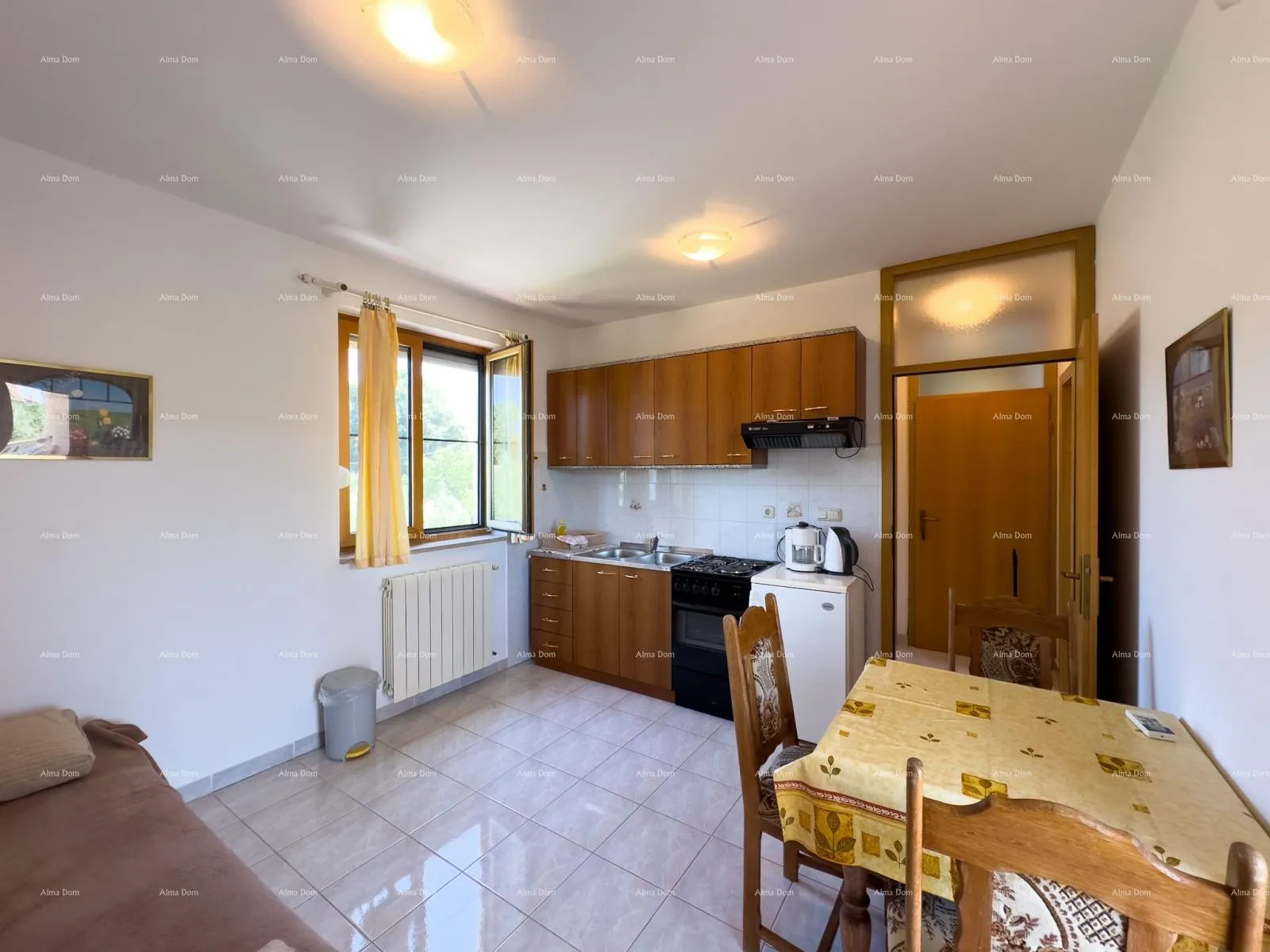 kuća prodajemo apartmansku kuću na mirnoj lokaciji u medulinu! - slika 28
