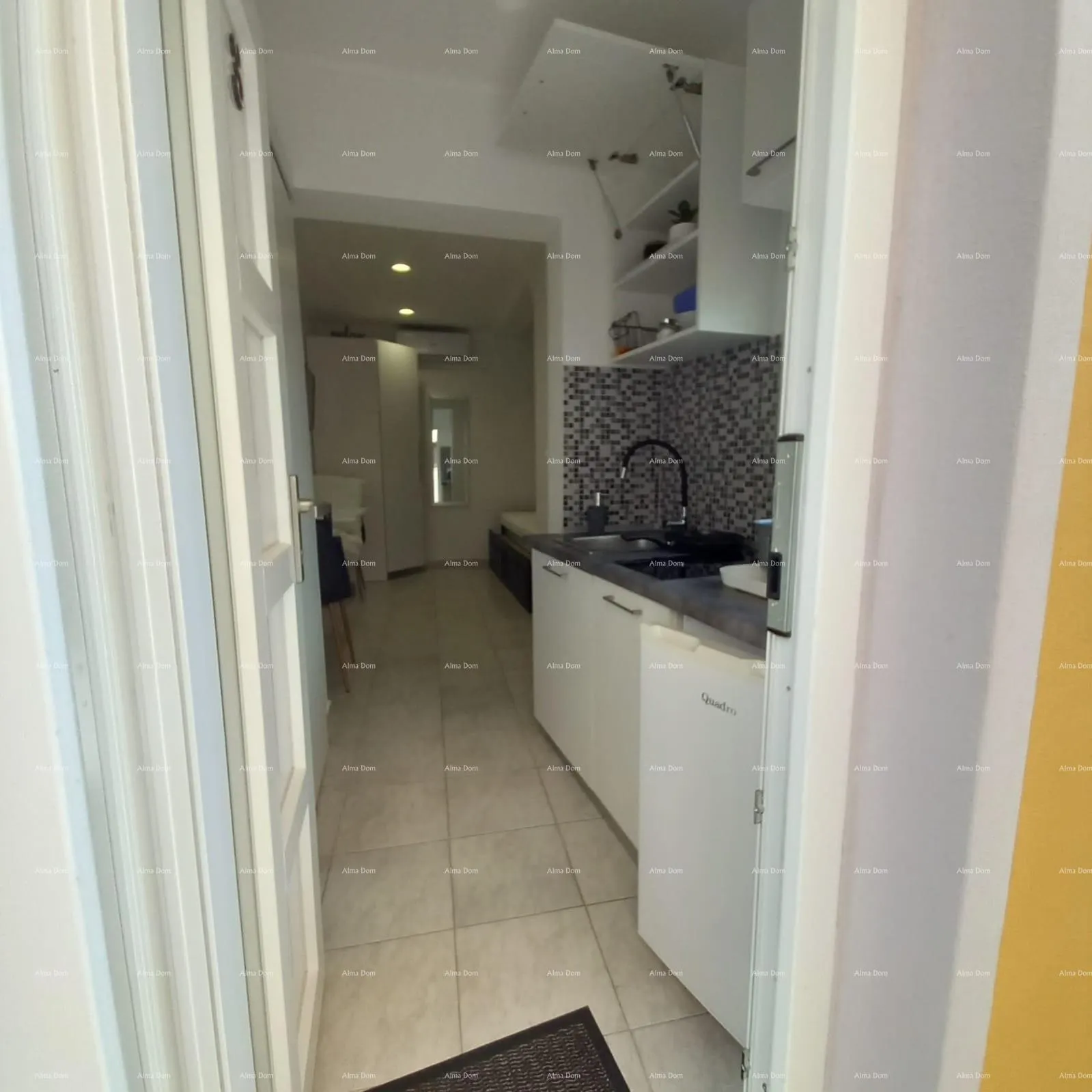 kuća prodaje se kuća sa 3 apartmana i dvorištem, blizu pule. pješčana uvala. - slika 20